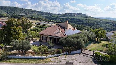 VILLA SINGOLA A MEZZANE DI SOTTO