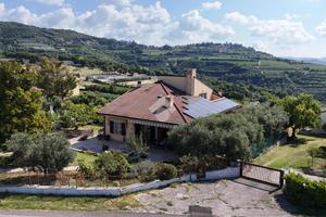 VILLA SINGOLA A MEZZANE DI SOTTO