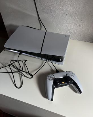 Ps5 slim con 2 jostycks