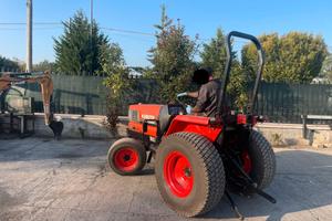 T28 Trattore Kubota 50 CV per prati