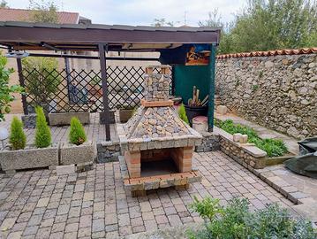 barbecue rivestito in pietra di Luserna 