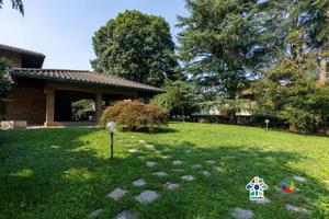 Villa di 530 m² con più di 5 locali e box auto dop