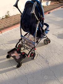 passeggino bambino con pedaliera in aggiunta