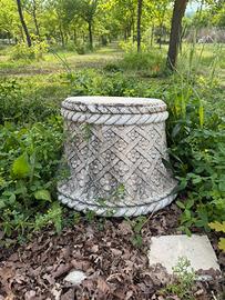 Vaso da giardino antico