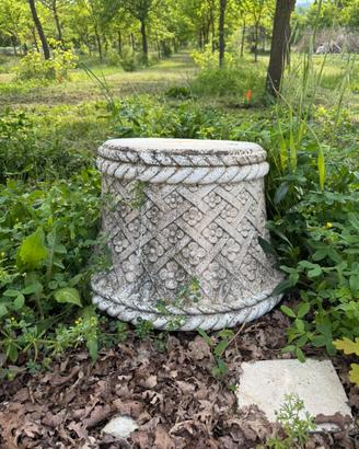 Vaso da giardino antico