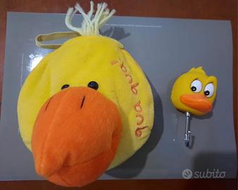 Lotto 2 gadget tema papero: 1 porta CD e 1 gancio