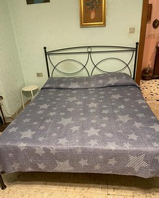 Letto in ferro battuto e materasso