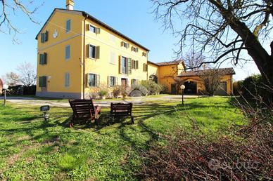 VILLA SINGOLA A BAGNOLO IN PIANO