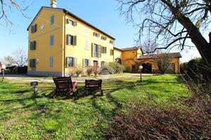 VILLA SINGOLA A BAGNOLO IN PIANO