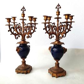 COPPIA DI CANDELABRI IN BRONZO DORATO E PORCELLANA