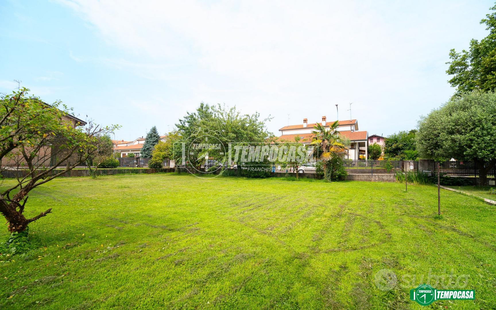 TERRENO EDIFICABILE CON AREA INDUSTRIALE ANNESSA - Vista 4