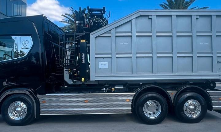 SCARRABILE SCANIA R540 CON CASSA CON CARICATORE RA