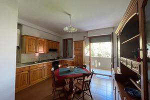 Ampia metratura in zona Villa Pini