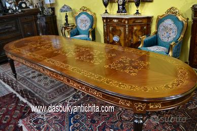 Tavolo ovalino intarsiato allungabile fino 353 cm.