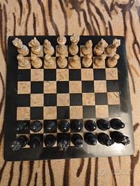 Scacchiera in Marmo con pezzi in Marmo.