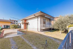 VILLA SINGOLA A SOMMACAMPAGNA