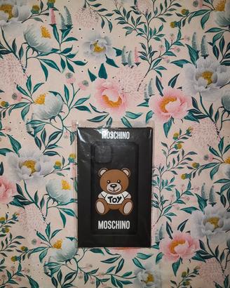 cover Moschino 