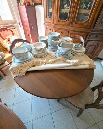 Tavola rotonda con giunte.