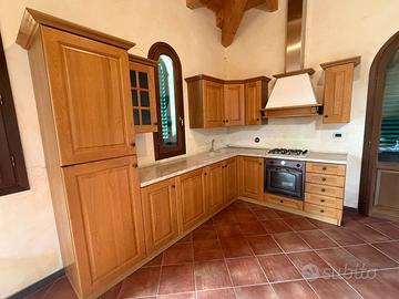CUCINA COMPLETA IN VERO LEGNO CON ELETTRODOMESTICI