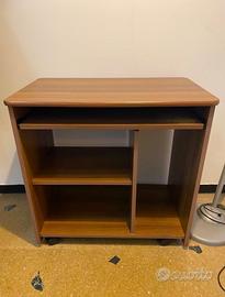 Scrivania in legno