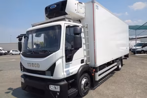 Iveco eurocargo 120E19/P cella frigo + sponda