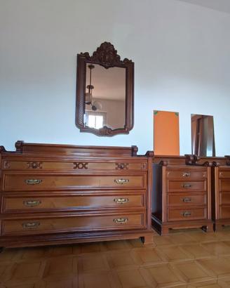 Comò, comodini e specchio
