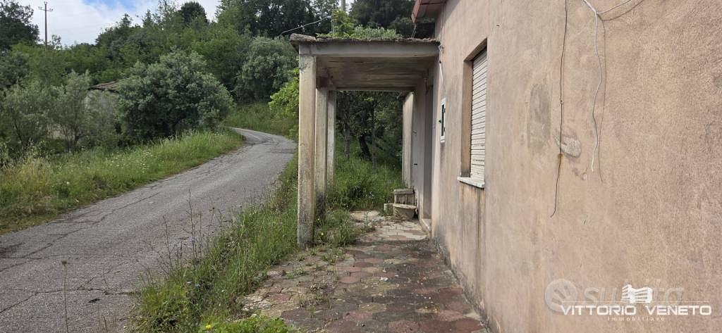 Rustico / Casale di 122 m² con 3 locali e box auto - Altro