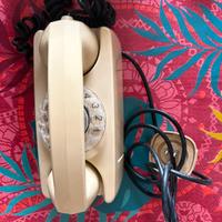 Telefono vintage a rotelle