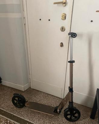 Monopattino Micro pieghevole con ruote grandi
