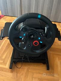 Volante Logitech, pedali e supporto