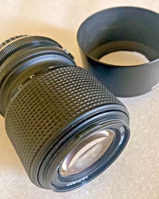 Tamron zoom 70-210mm. f 4-5,6 per  Konica AR