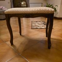 Sgabello imbottito stile classico