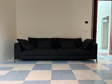 divano Charle completo di 4 cuscini