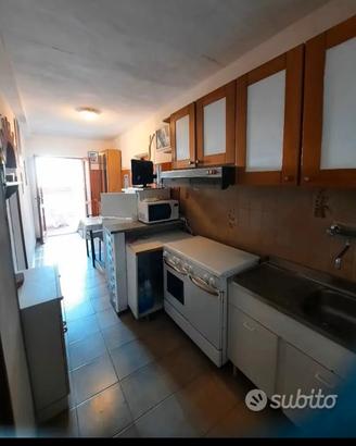 CUCINA INTERA CON ELETTRODOMESTICI