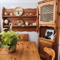 Credenza tavolo sedie e panche angolari