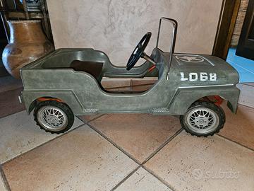 Macchina Jeep americana giocattolo antica