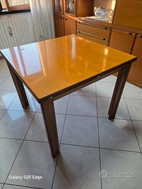 Tavolo e sedie soggiorno 