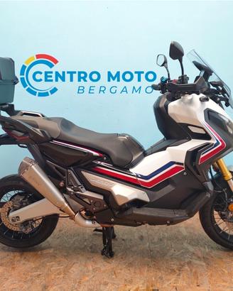 Honda X-ADV 750 con livrea Tricolour HRC