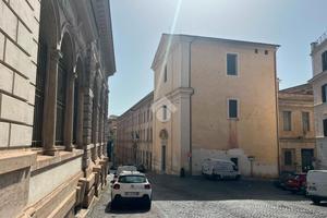 2 LOCALI A ROMA
