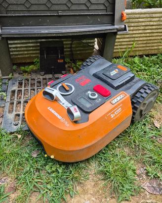 Robot tagliaerba Worx + garage e acs