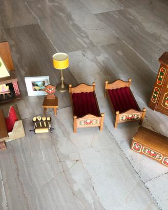 Mobiletti in legno per casa di bambole