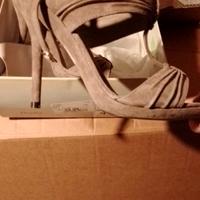 18 paia di scarpe nuove