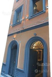 Ristrutturata palazzina d'epoca 8 locali