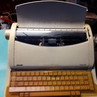 Macchina per scrivere olivetti 101