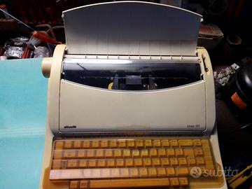 Macchina per scrivere olivetti 101