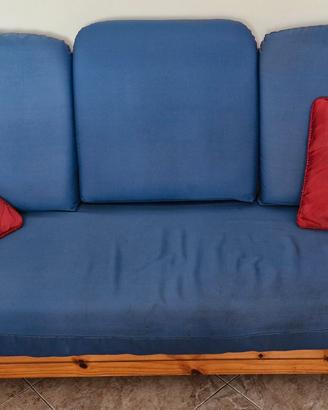 Divano in legno, adatto sia ad interni che esterni