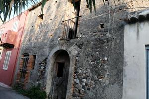 CASA SEMINDIPENDENTE A MILAZZO