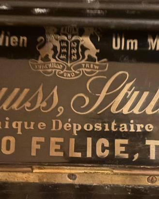 Pianoforte a muro Stuttgart vintage