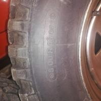 cerchi da 16 con gomme da fuoristrada 