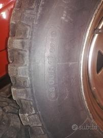 cerchi da 16 con gomme da fuoristrada 